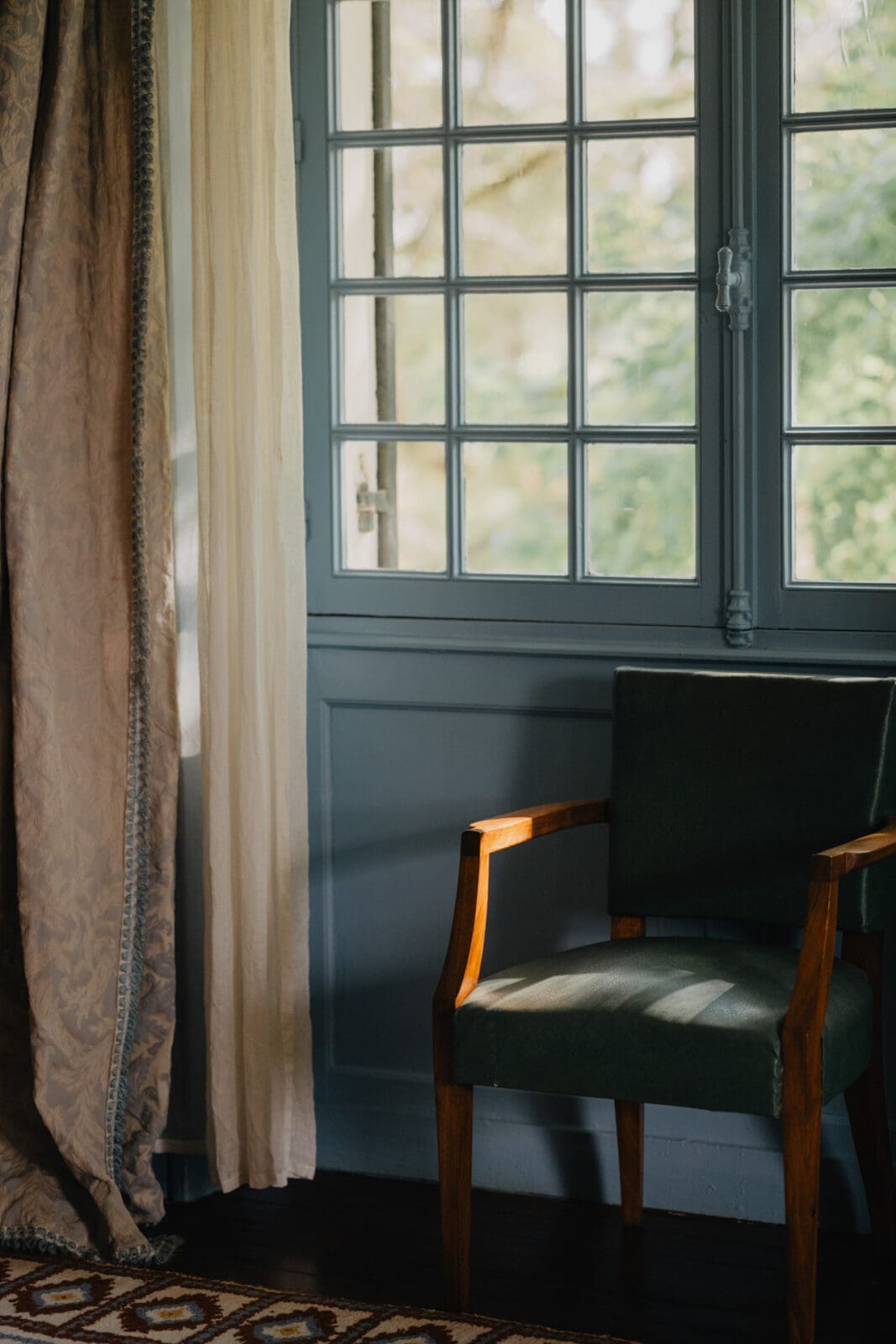 Intérieur de la suite nuptiale du domaine de Larbéou. Par le photographe Julien Marchione