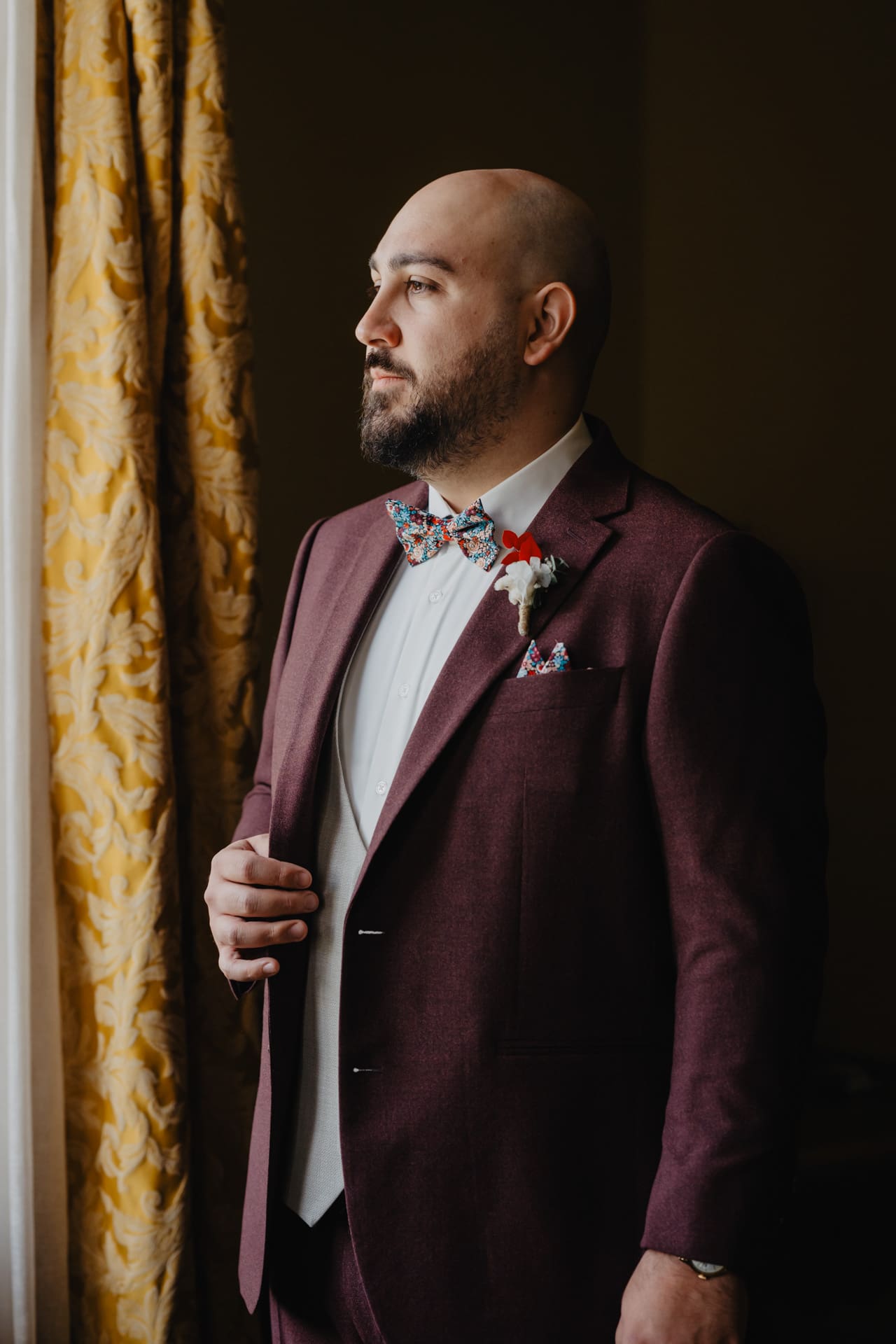 Préapratifs du marié au Domaine de Larbéou. Par le photographe Julien Marchione