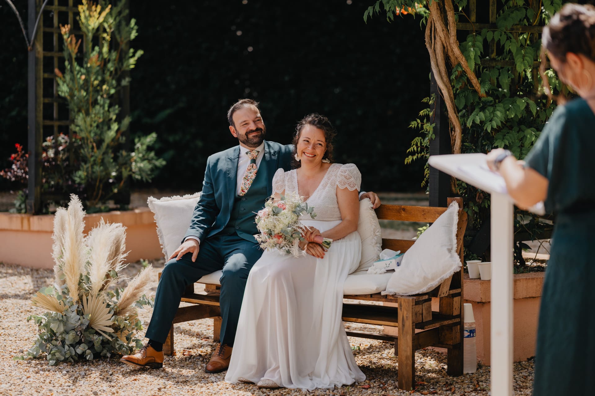 Portrait des mariés lors d'une cérémonie laïque au Domaine de Larbéou à Bayonne. Par le photographe Julien Marchione